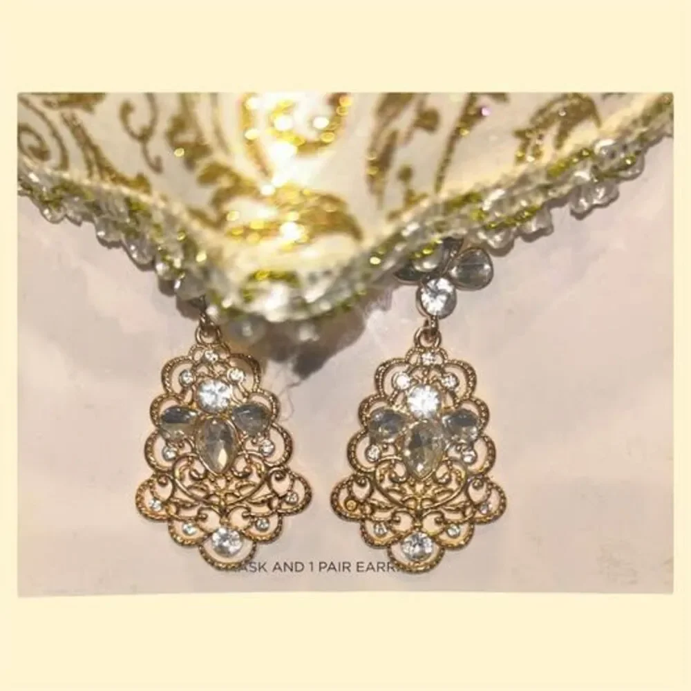 Halloween Costume Mask and Earrings Set